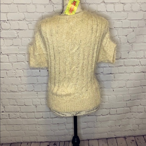 Kanvas short sleeve floral crochet furry sweater - Picture 3 of 8
